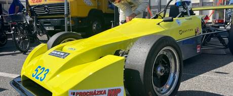 Nové partnerství ve světě motorsportu: Společnost Procházka MP podporuje historické formule