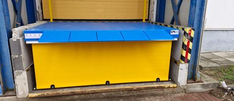 Zdvihací plošina pro sklad